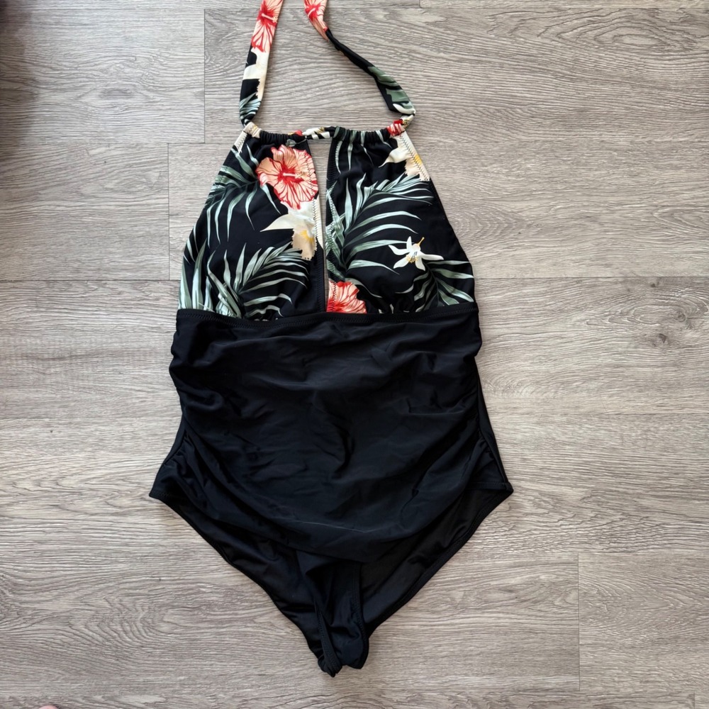 Cupshe Womens Plus Size 0X Tropical‎ Floral Halter One Piece Swimsuit Black New